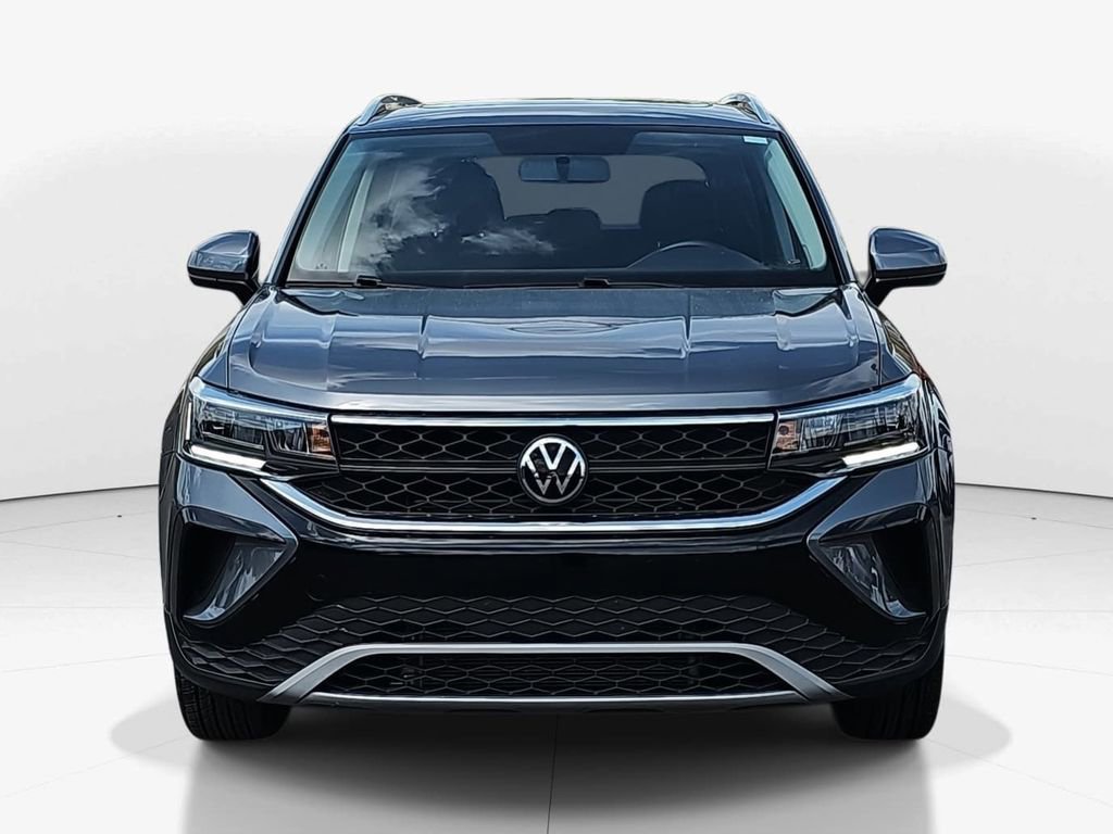 Used 2022 Volkswagen Taos SE w/ Panoramic Sunroof Package image 11