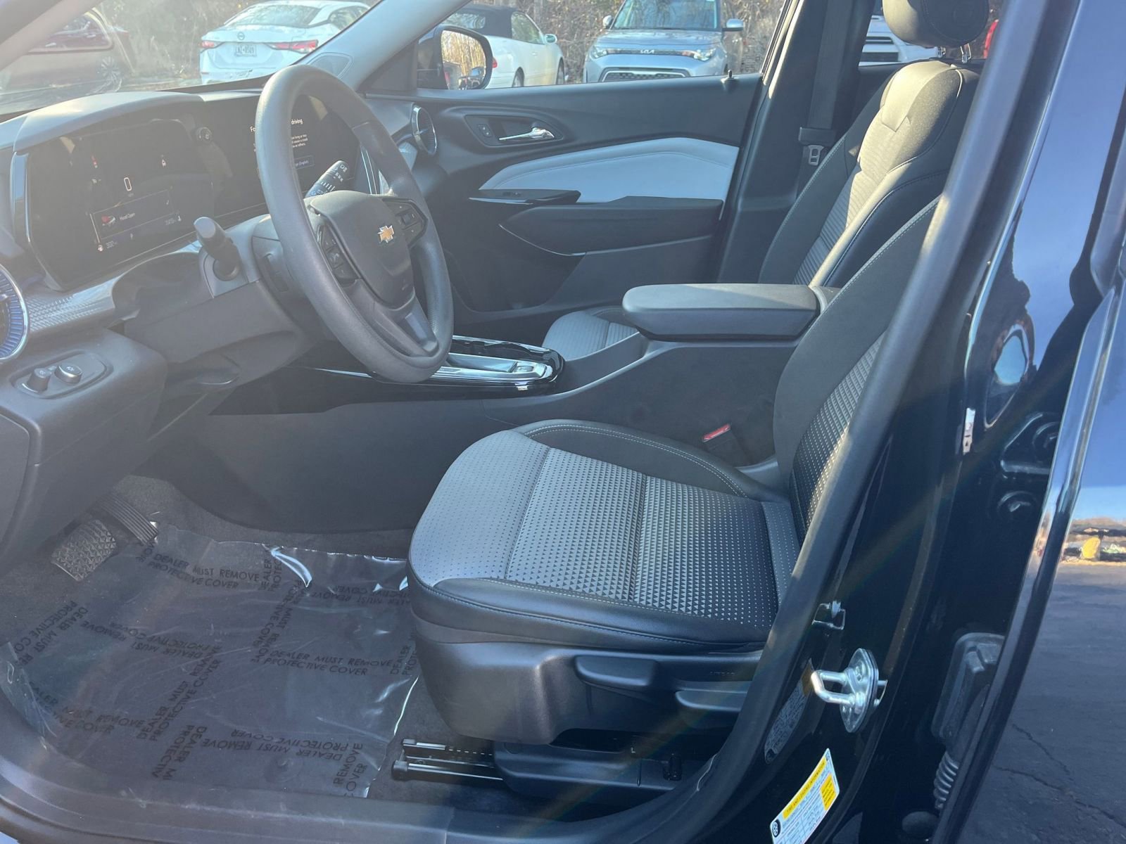 Used 2025 Chevrolet Trax LT image 21