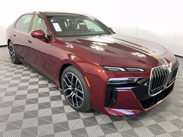 Used 2025 BMW 750e xDrive AWD/4WD image 4