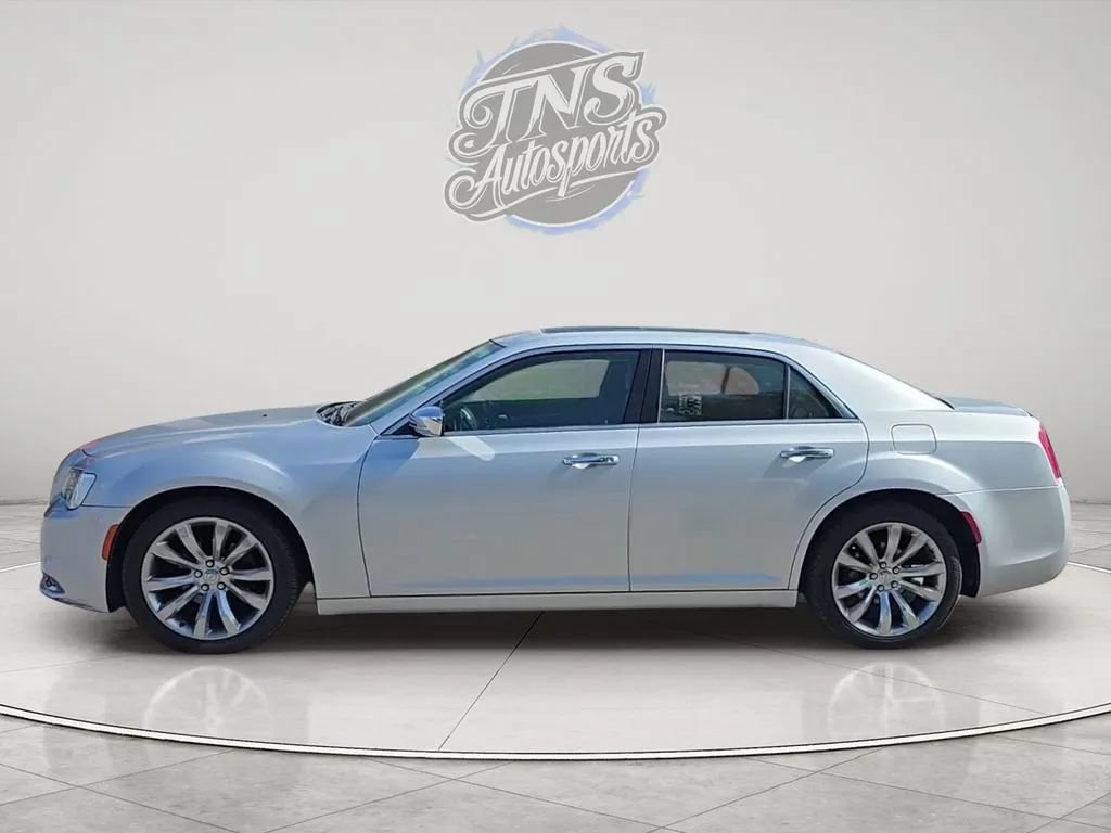 Used 2020 Chrysler 300 Limited RWD image 2