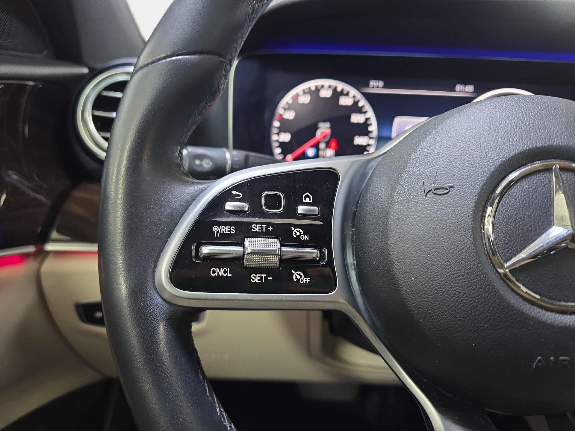 Used 2020 Mercedes-Benz E 350 4MATIC Sedan image 17