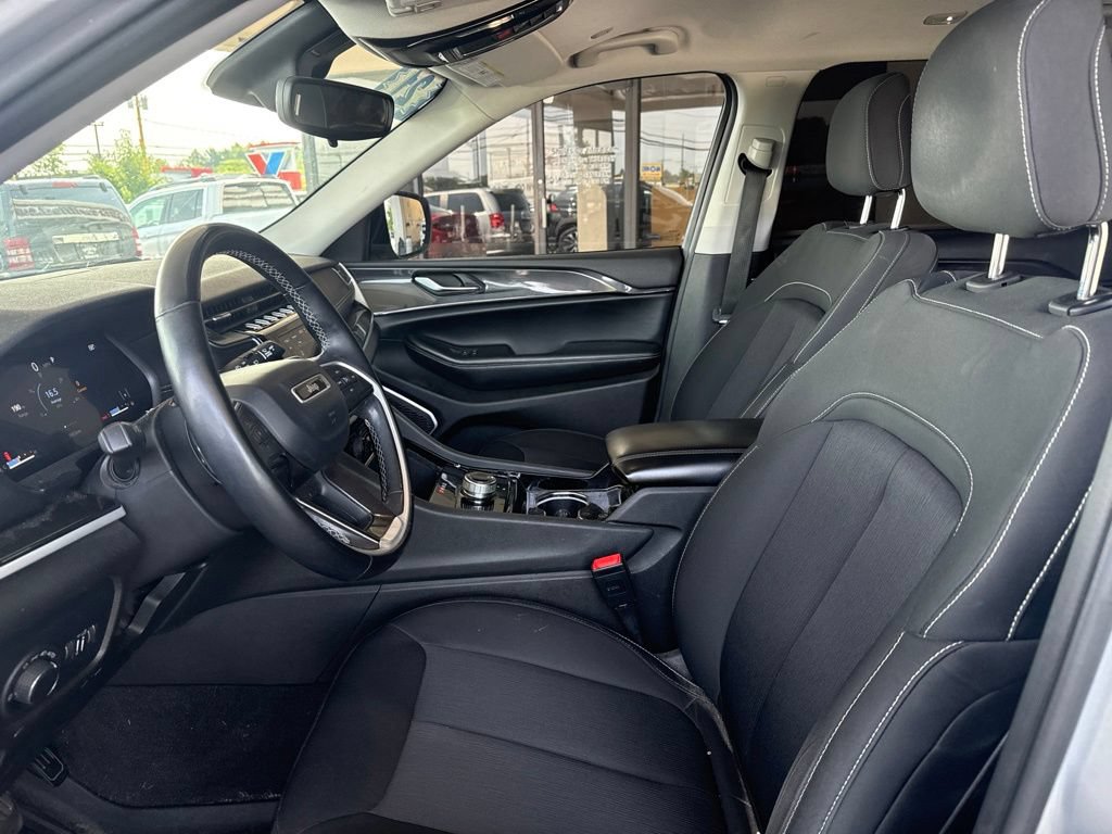 Used 2021 Jeep Grand Cherokee L Laredo w/ Luxury Tech Group I AWD/4WD image 13