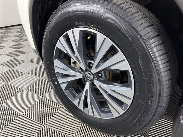 Used 2021 Nissan Rogue SV w/ Premium Package FWD image 13