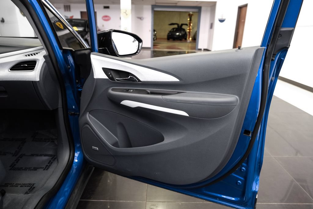 Used 2020 Chevrolet Bolt Premier w/ Infotainment Package FWD image 39
