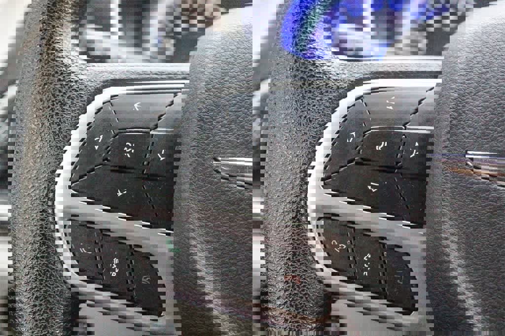 Used 2021 Chrysler Voyager Lxi image 32