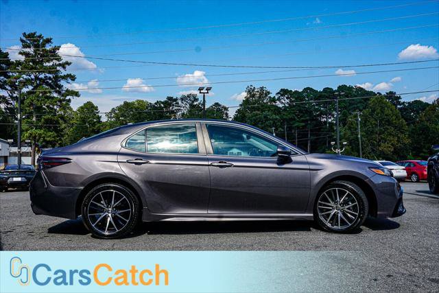 Used 2023 Toyota Camry SE image 2