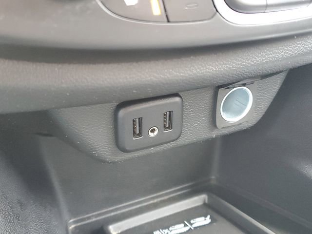 Used 2022 Chevrolet Traverse LT image 25