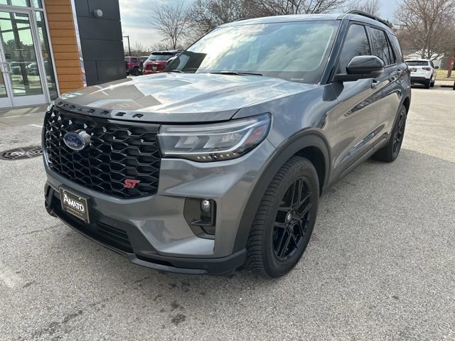 Used 2025 Ford Explorer ST AWD/4WD image 2