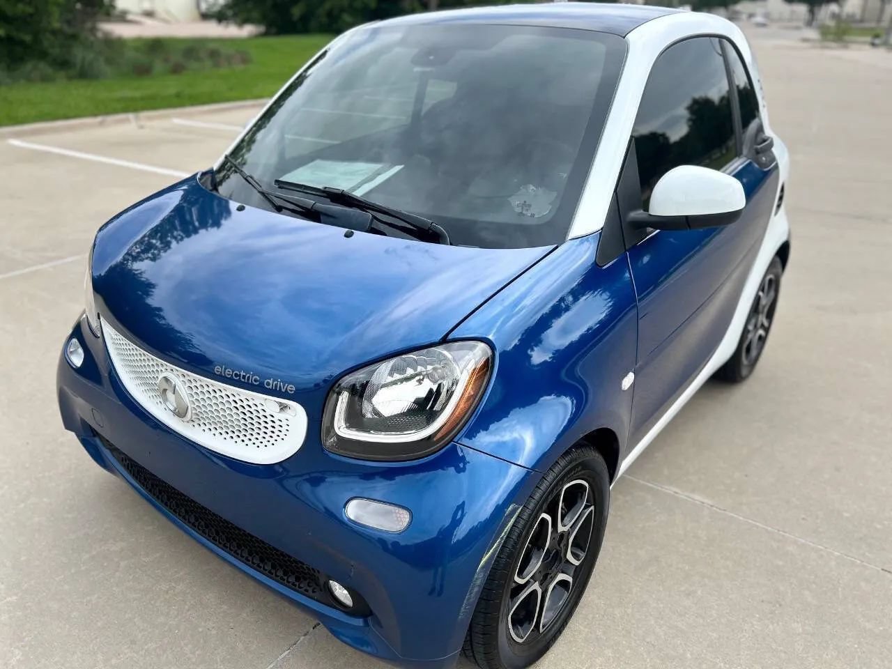 Used 2017 smart fortwo electric drive RWD image 2