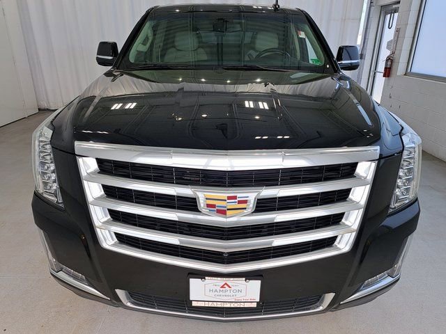 Used 2018 Cadillac Escalade Luxury image 2