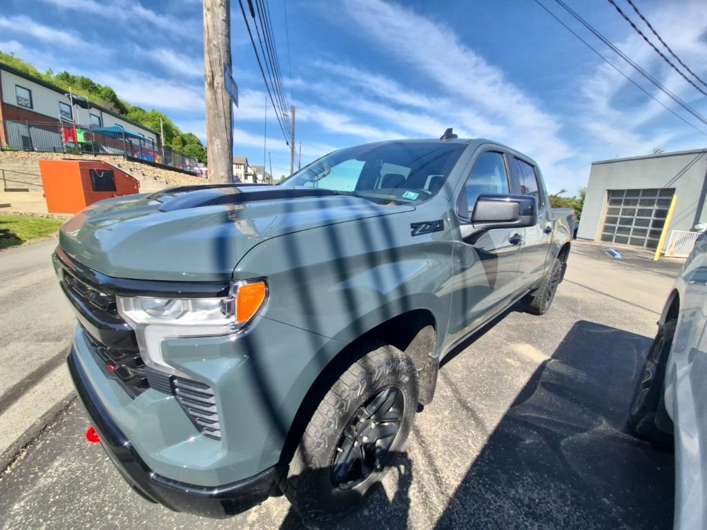 Used 2025 Chevrolet Silverado 1500 LT Trail Boss w/ Convenience Package II AWD/4WD image 4