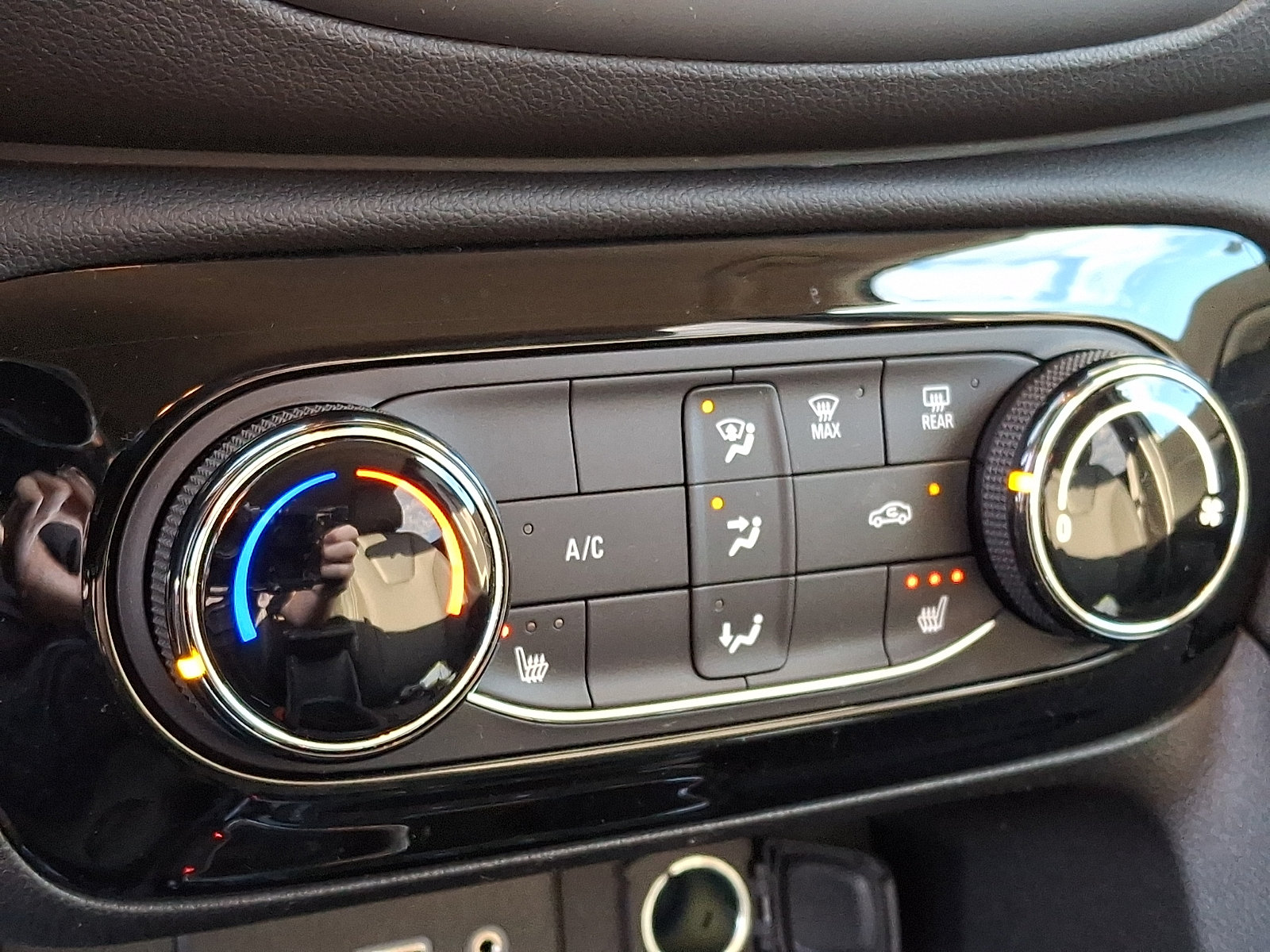 Certified 2023 Buick Encore GX Preferred w/ Cold Weather Comfort Package FWD image 17