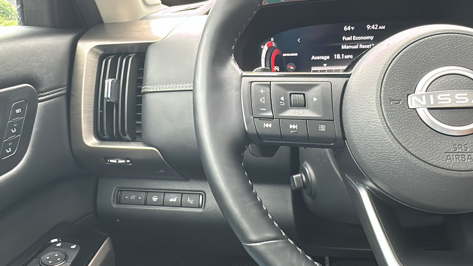Certified 2023 Nissan Pathfinder Platinum AWD/4WD image 16