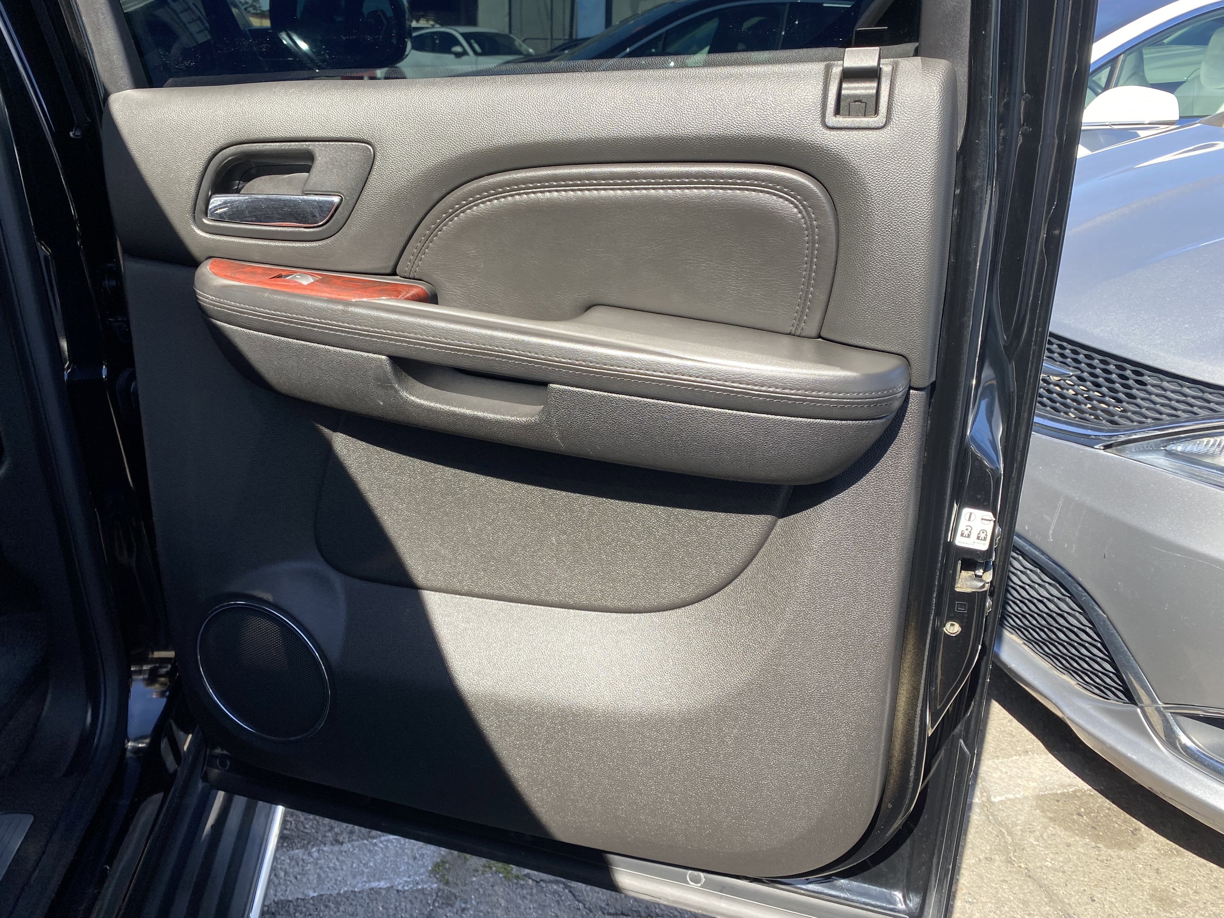 Used 2013 Cadillac Escalade ESV Luxury image 19