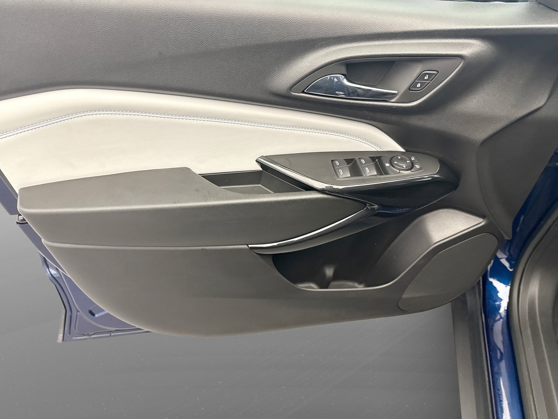 Used 2024 Chevrolet Trax LT FWD image 9