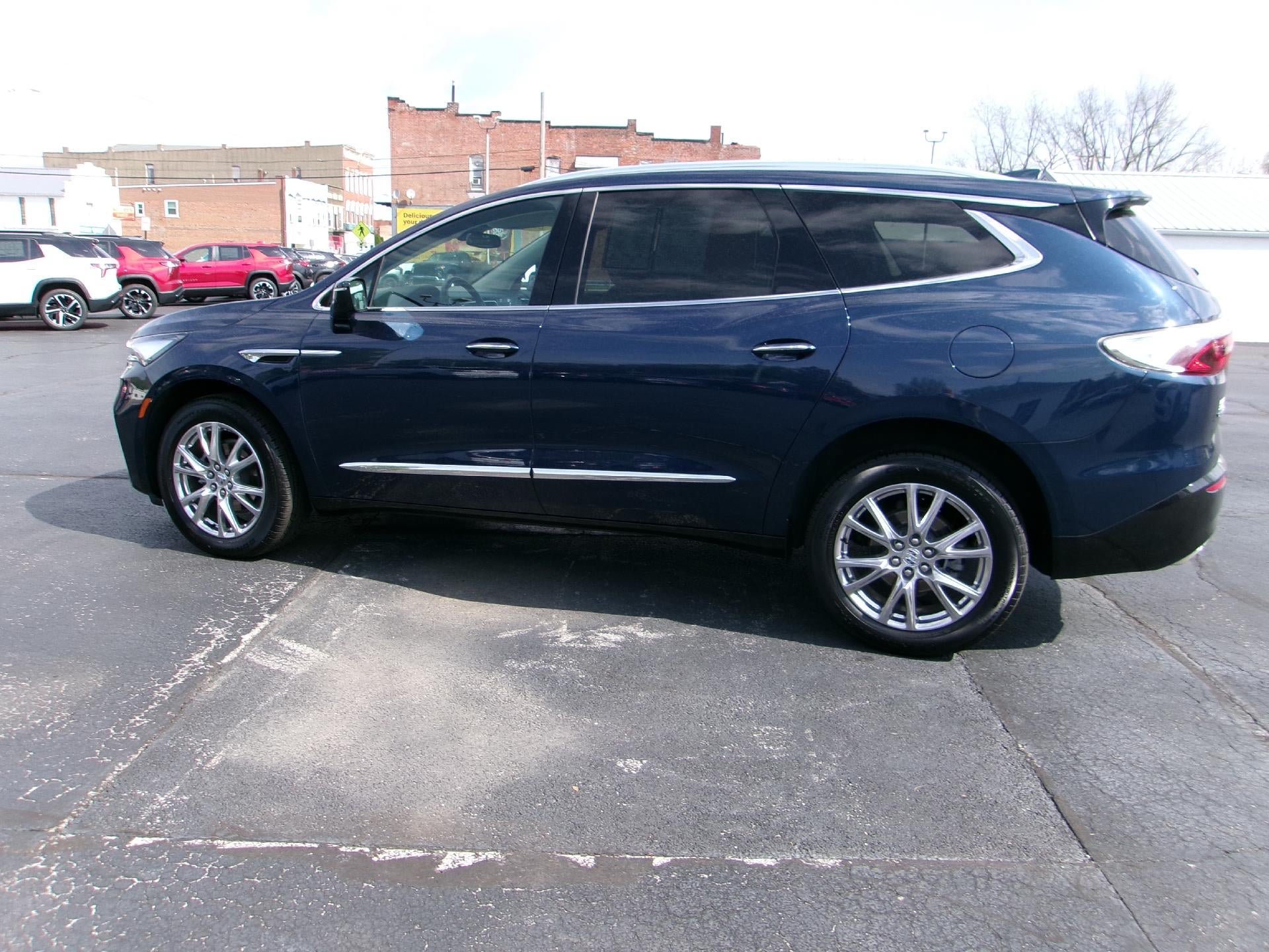Used 2023 Buick Enclave Essence w/ Experience Buick Package FWD image 2
