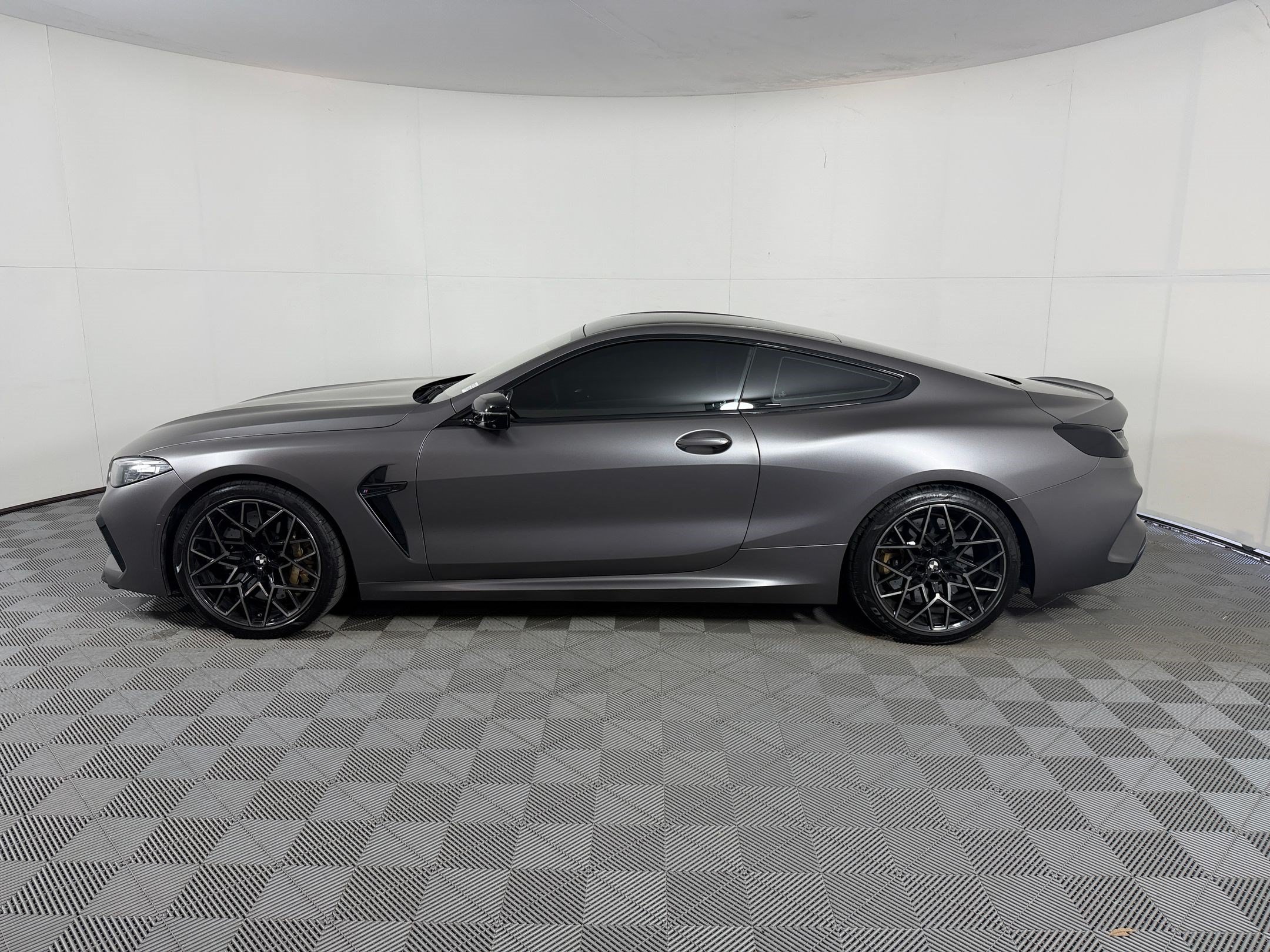 Used 2022 BMW M8 Competition AWD/4WD image 2