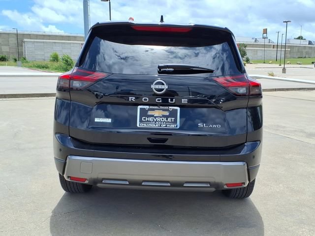 Used 2025 Nissan Rogue SL AWD/4WD image 6