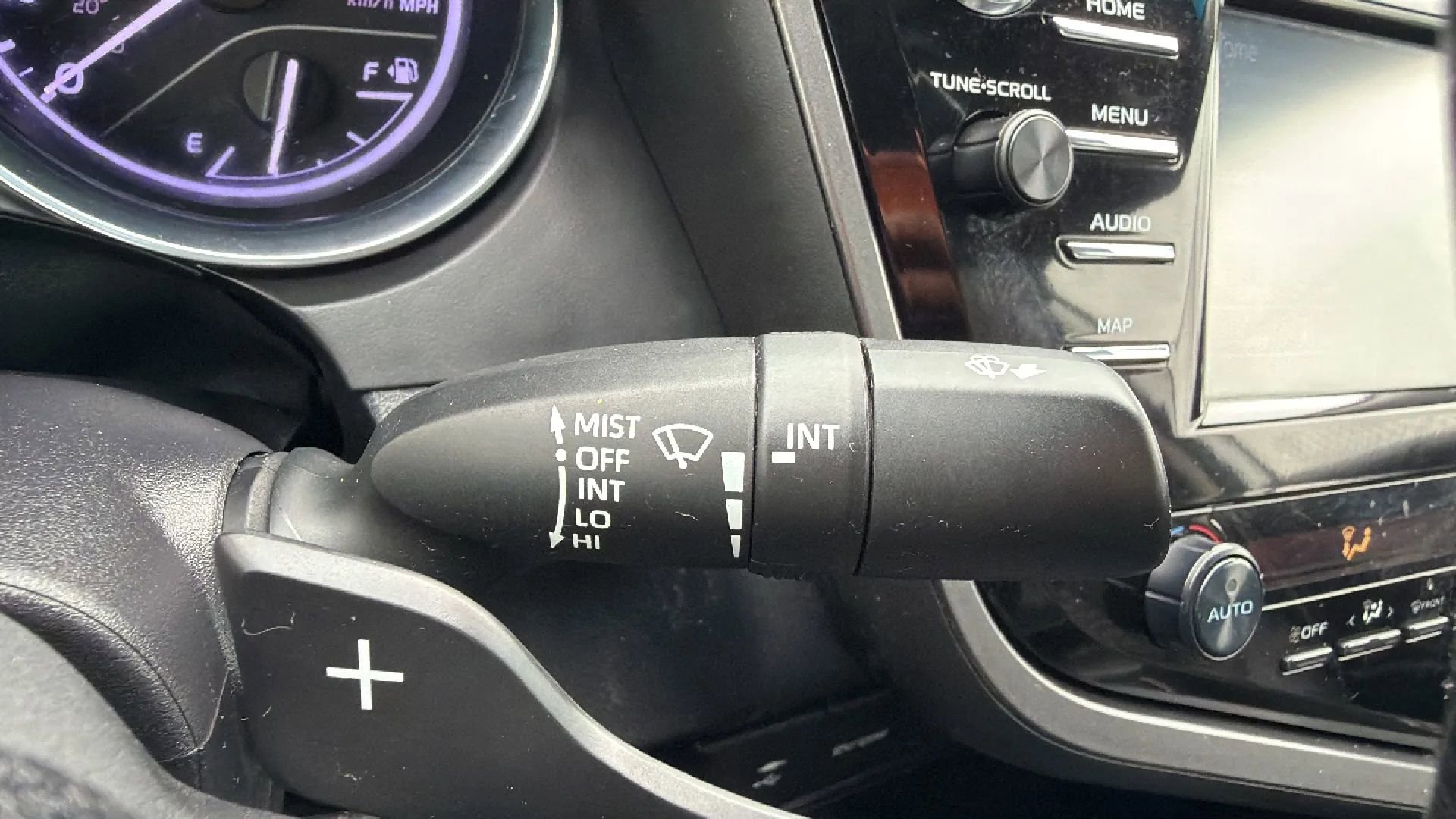 Used 2019 Toyota Camry SE FWD image 13