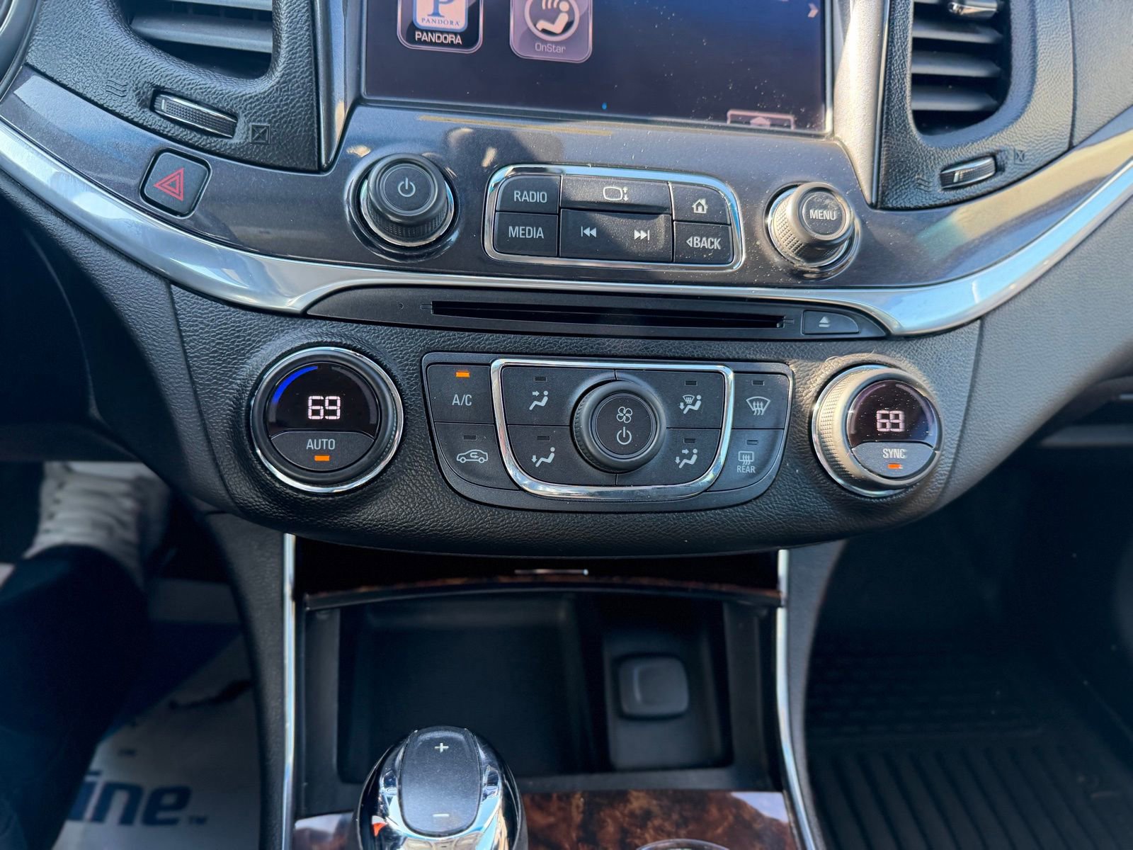 Used 2014 Chevrolet Impala LT w/ Convenience Package image 15