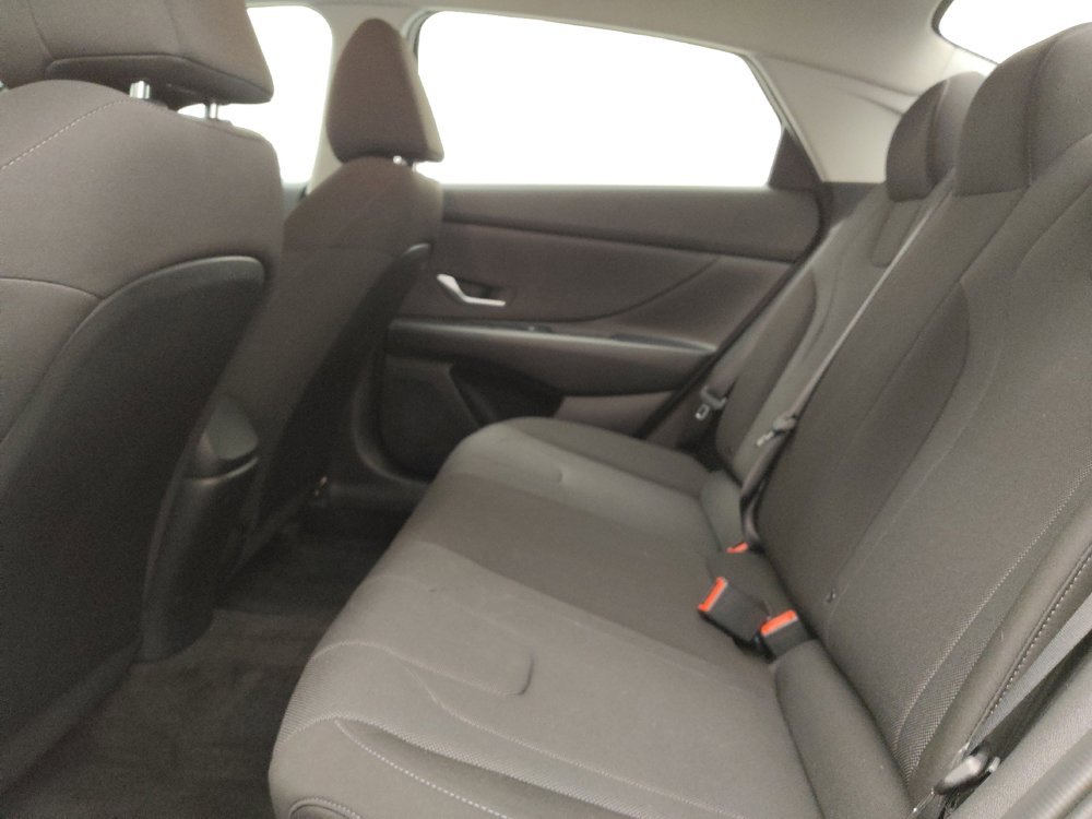 Used 2023 Hyundai Elantra SE image 18