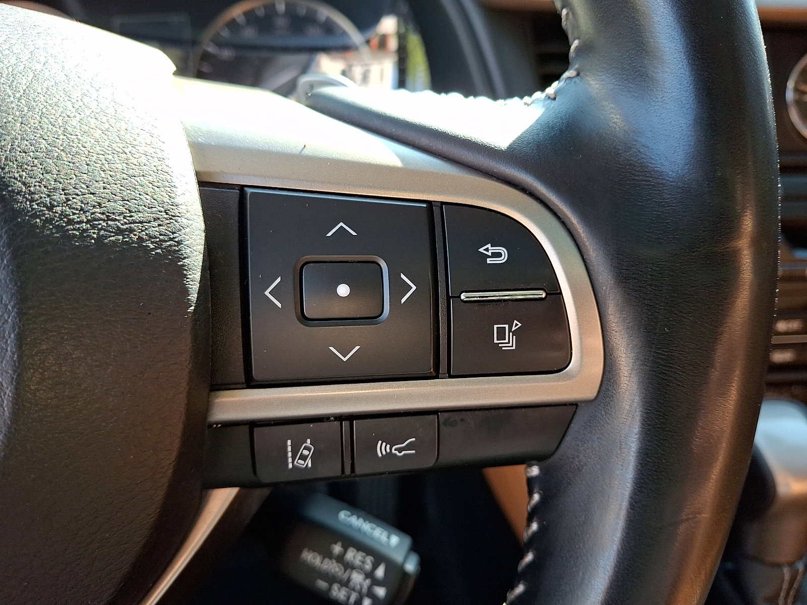 Certified 2022 Lexus RX 350L Premium w/ Premium Package AWD/4WD image 23