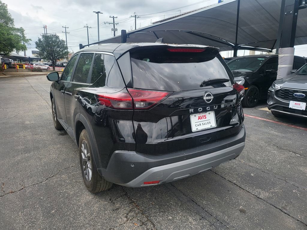 Used 2023 Nissan Rogue S image 6