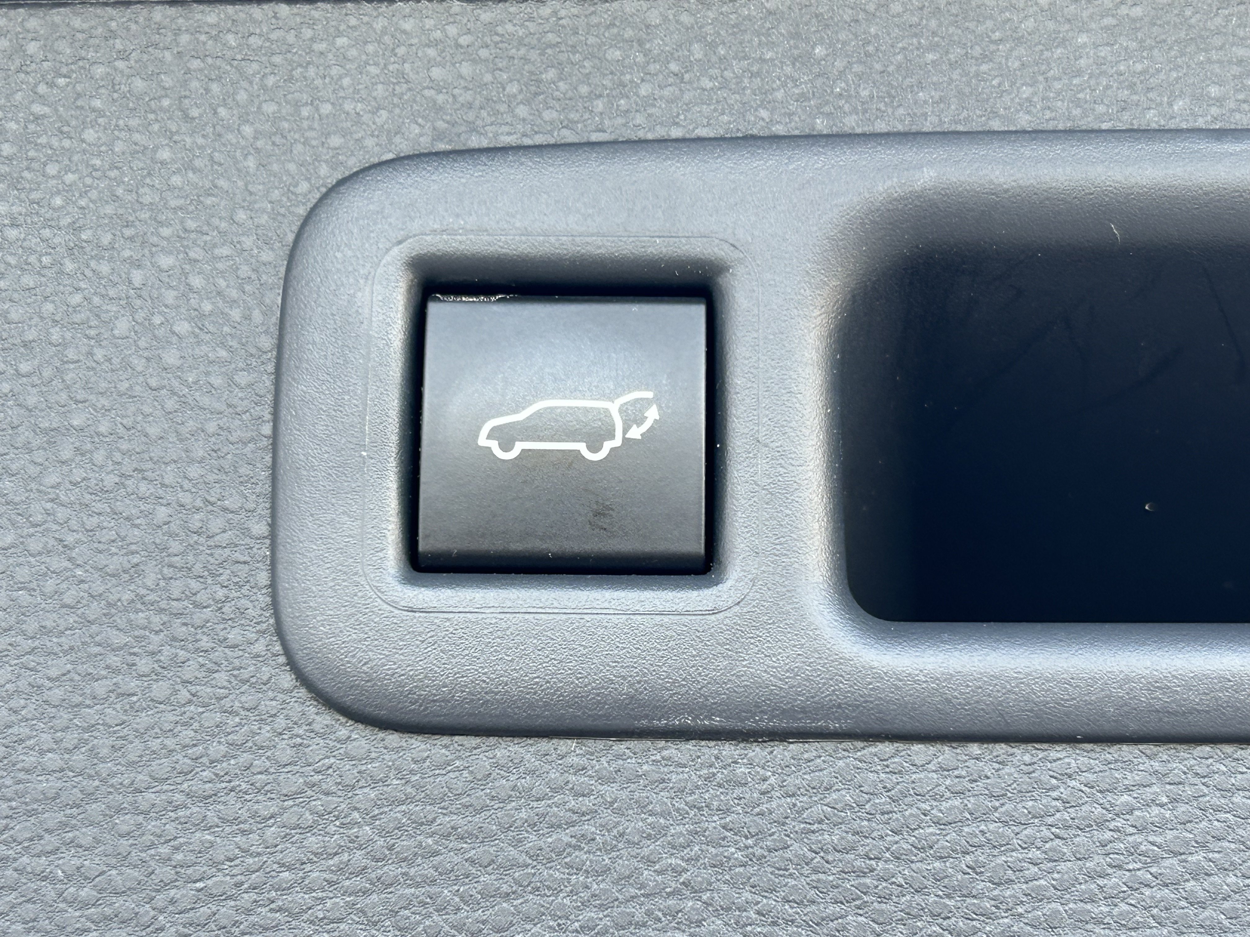 Used 2023 Toyota Highlander XLE AWD/4WD image 24