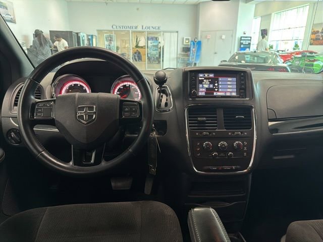 Used 2016 Dodge Grand Caravan SE FWD image 22