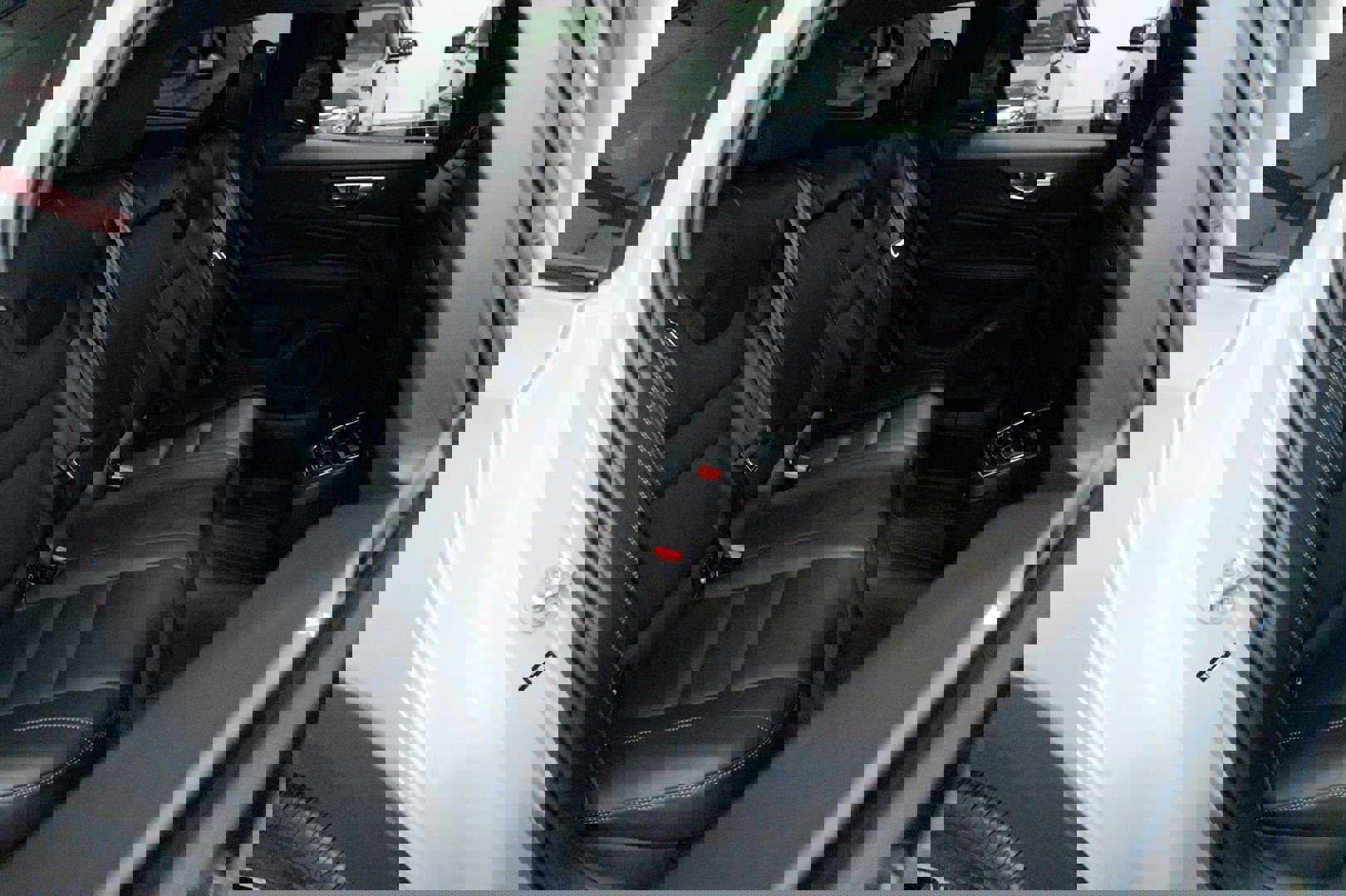 Used 2023 Volvo V60 B5 Cross Country Ultimate w/ Climate Package image 27