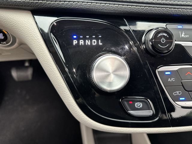 Used 2024 Chrysler Pacifica Limited FWD image 20
