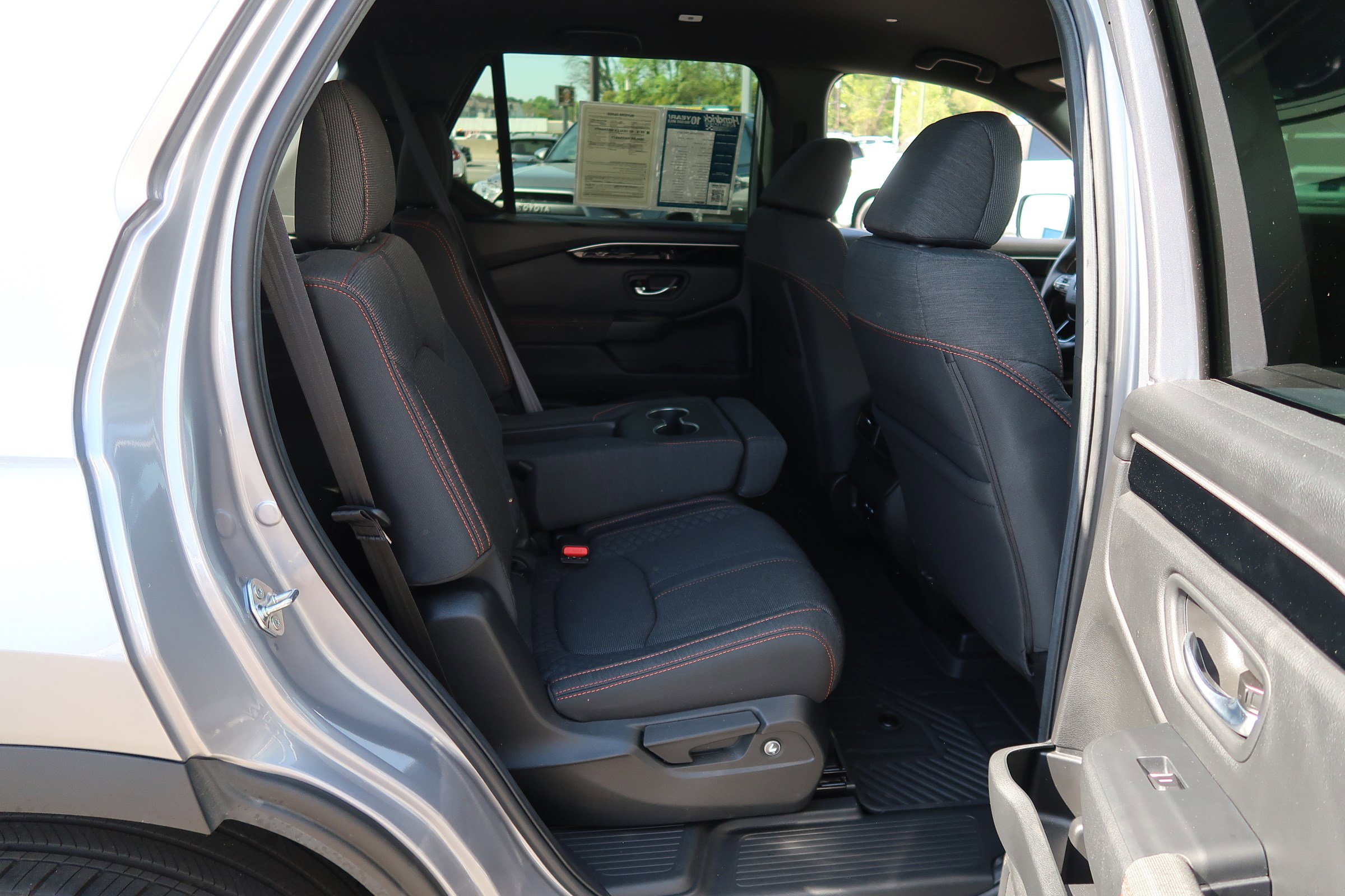 Used 2025 Honda Pilot Sport image 36