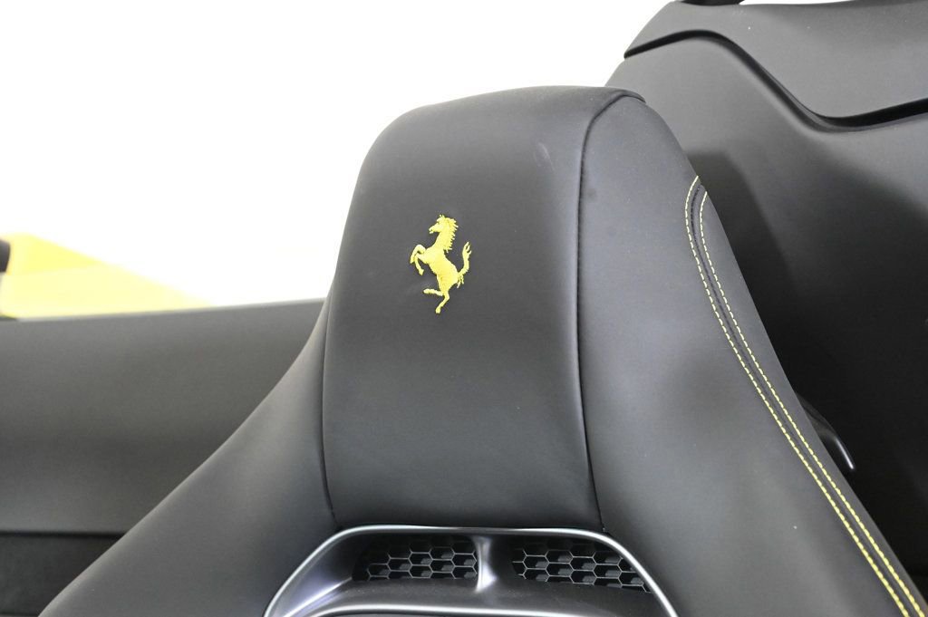 Used 2022 Ferrari SF90 Spider Base image 20