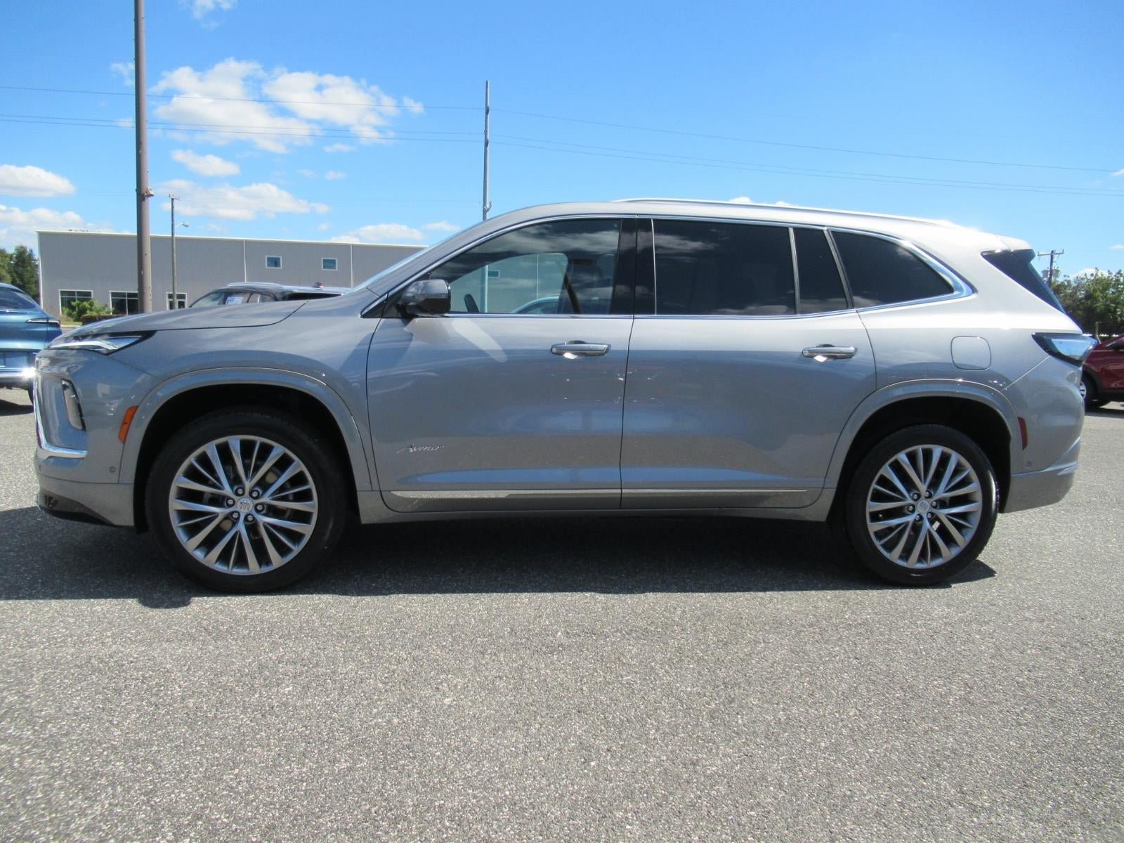 Used 2026 Buick Enclave Avenir w/ Super Cruise Package AWD/4WD image 5