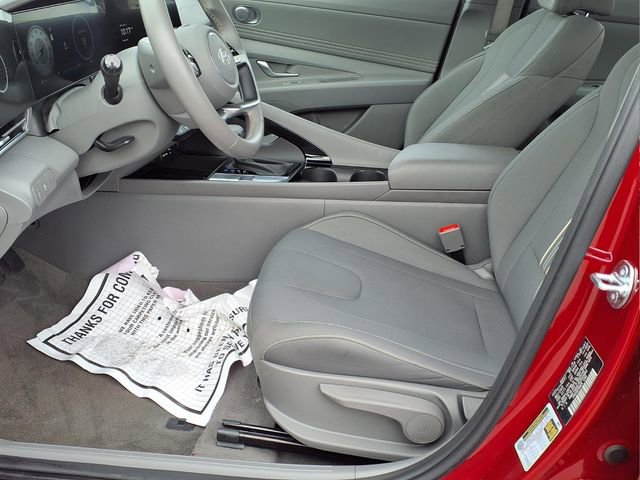 Certified 2025 Hyundai Elantra SEL FWD image 15