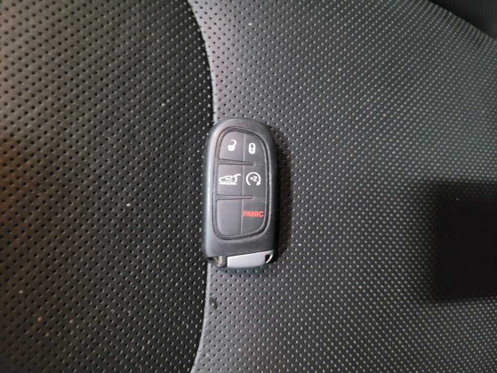 Used 2021 Jeep Cherokee Limited image 32