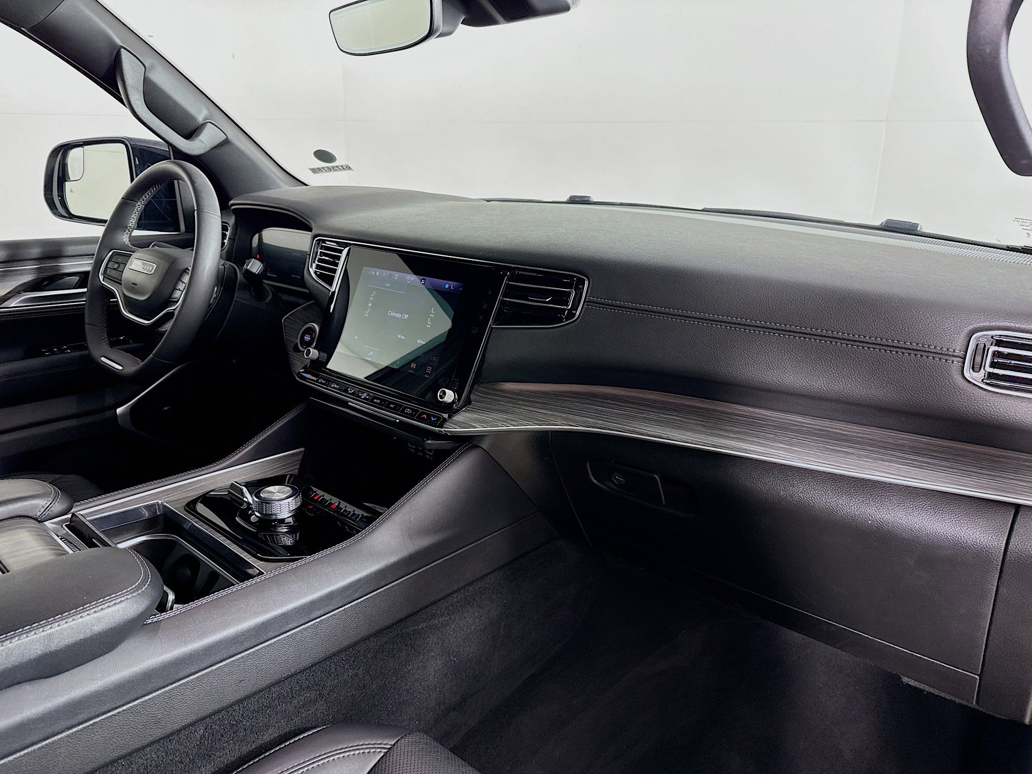 Used 2024 Jeep Wagoneer Series II image 37