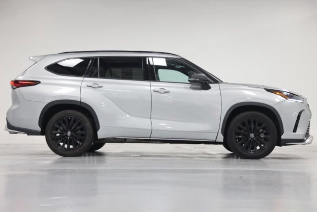 Used 2024 Toyota Highlander XSE FWD image 16