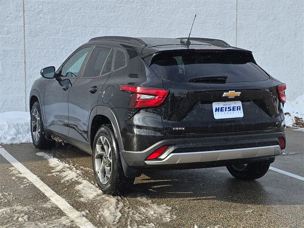 Used 2025 Chevrolet Trax LT w/ Driver Confidence Package image 11