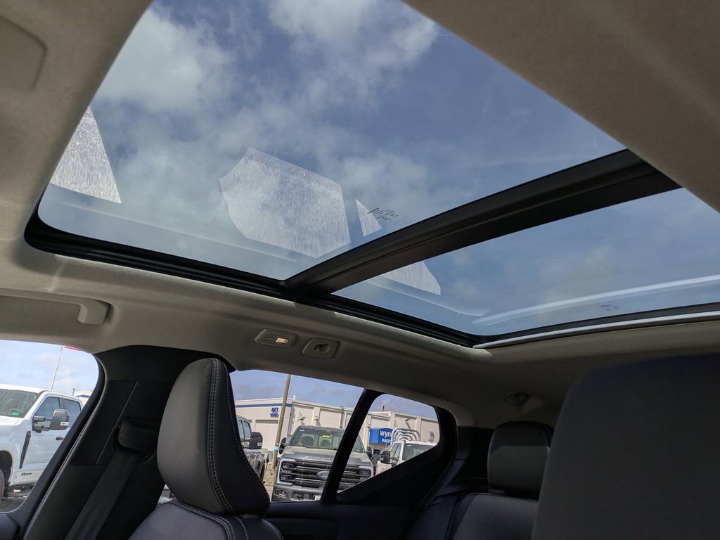 Certified 2023 Volvo XC40 B5 Plus w/ Driver Assist Package image 19