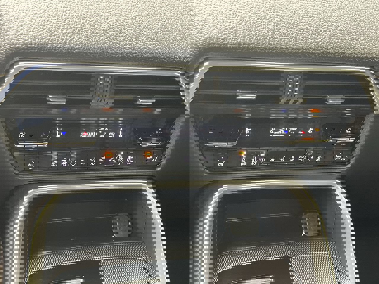 Certified 2024 MAZDA CX-90 3.3 Turbo w/ Preferred Plus image 24