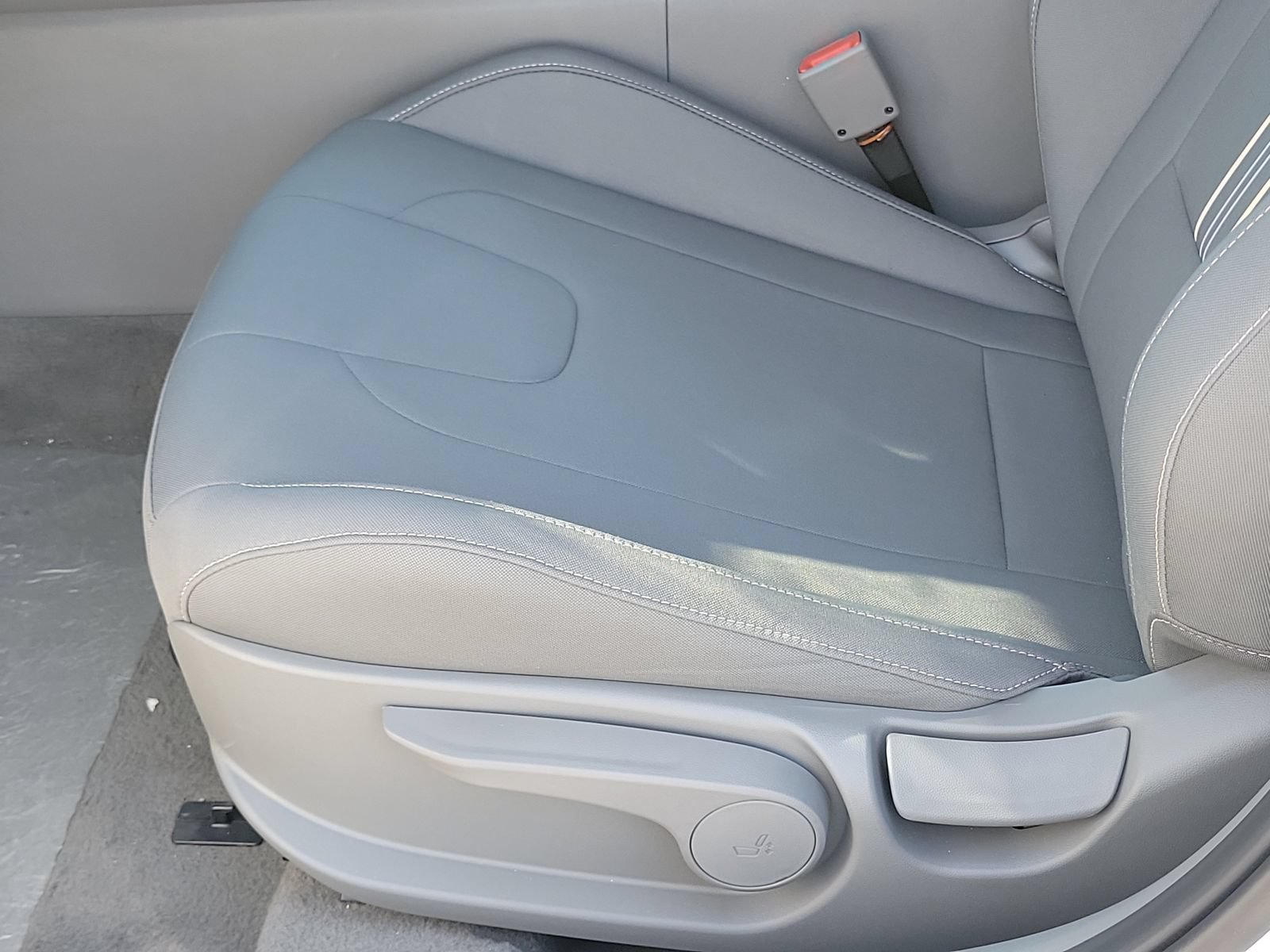 New 2026 Hyundai Elantra SEL FWD image 16