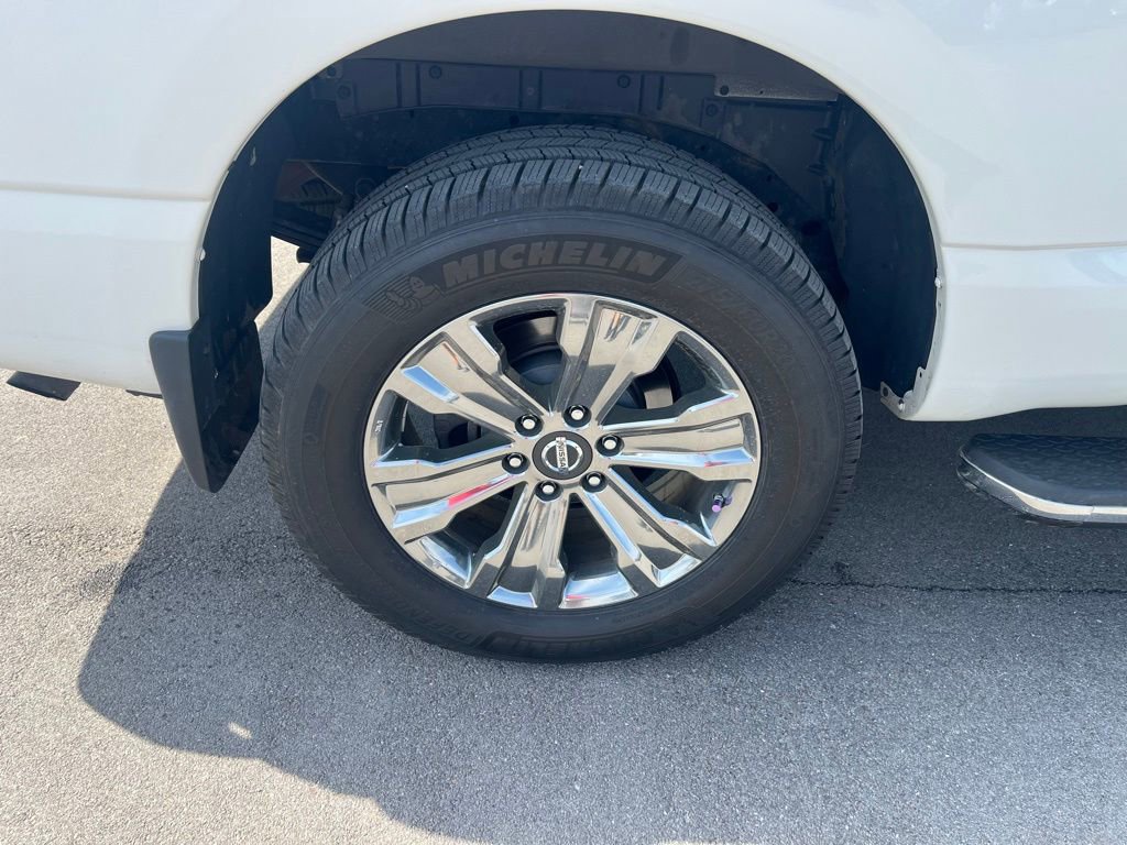 Used 2018 Nissan Titan SL w/ Chrome Package image 10