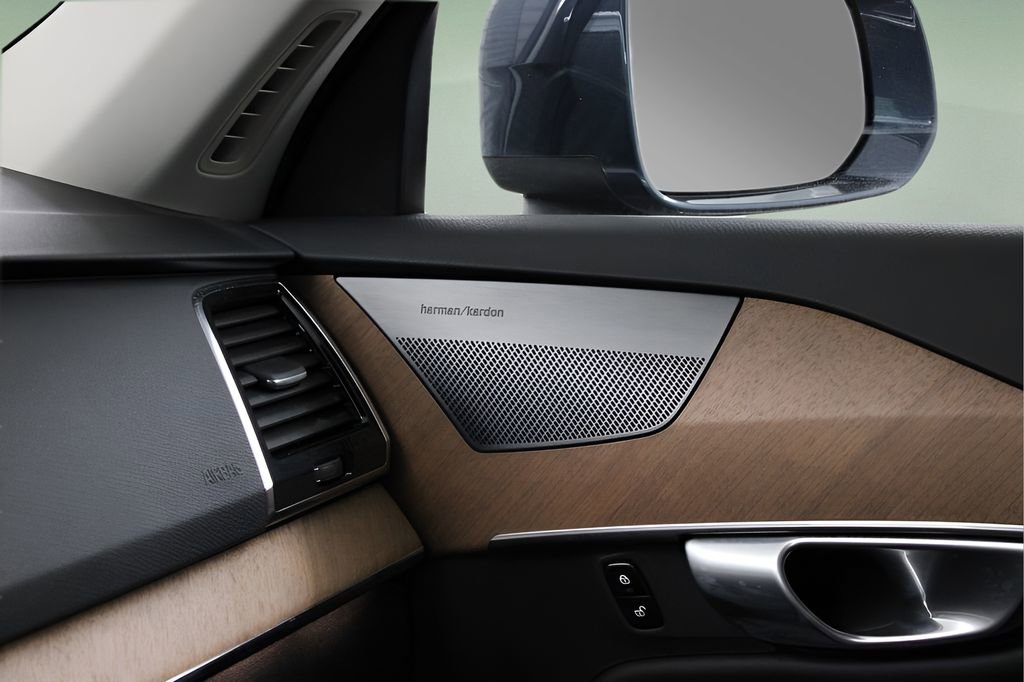 Certified 2024 Volvo XC90 T8 Plus w/ Protection Package image 30