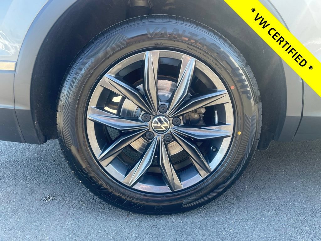 Certified 2023 Volkswagen Tiguan SE w/ Panoramic Sunroof Package AWD/4WD image 12