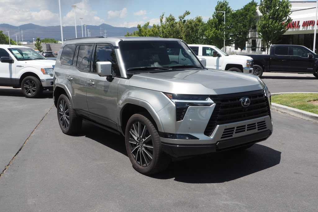 Used 2025 Lexus GX 550 w/ Accessory Package (31) AWD/4WD image 9