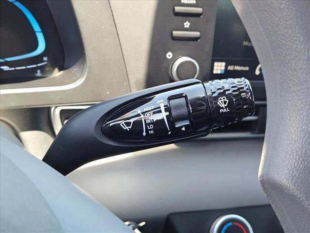 Used 2025 Hyundai Elantra SE FWD image 15