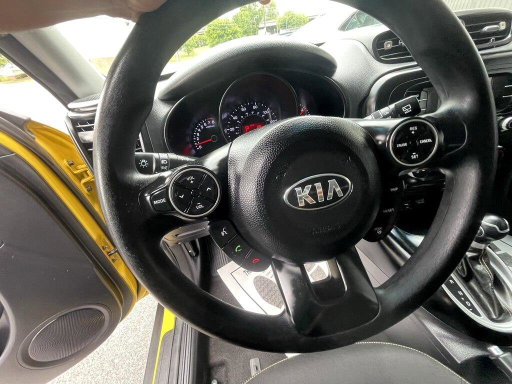 Used 2016 Kia Soul + image 15