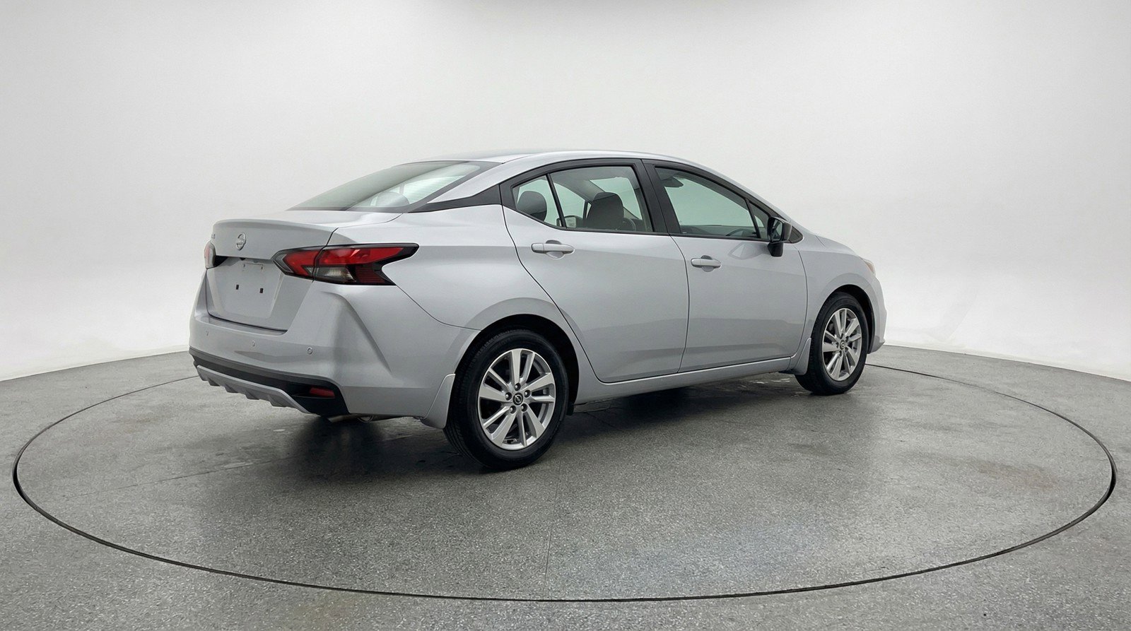 Used 2025 Nissan Versa SV image 9
