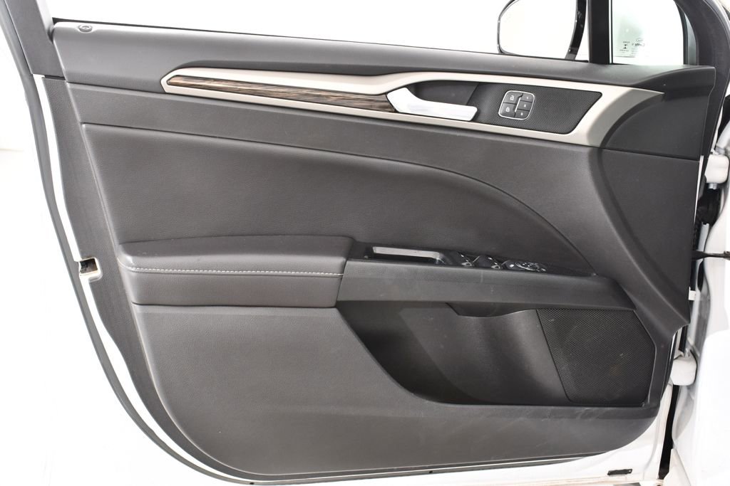 Used 2014 Ford Fusion SE w/ Equipment Group 202A FWD image 24